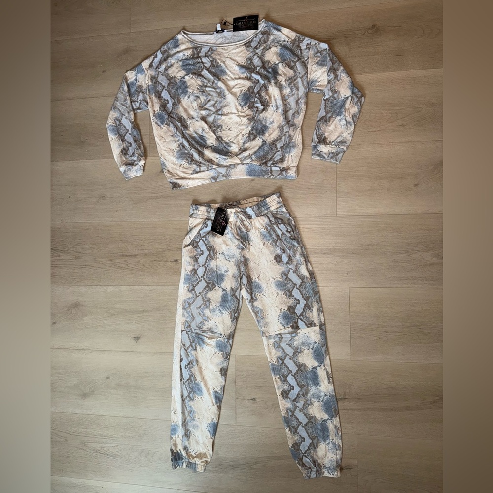 White Birch Slither med snake print pants and top